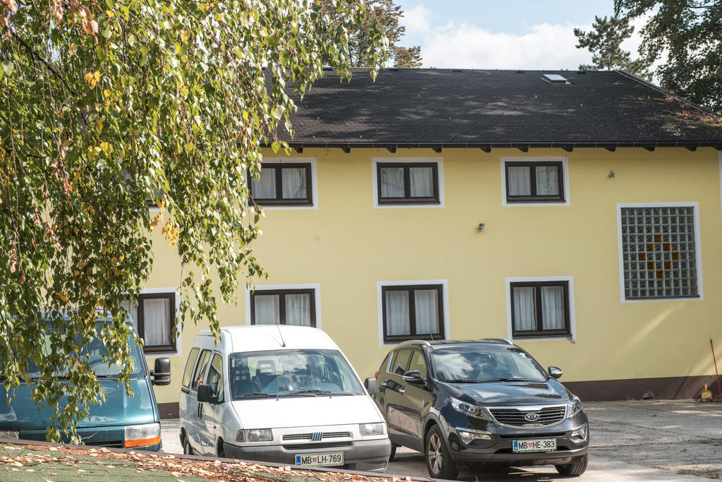 Hostel M Μαριμπόρ Εξωτερικό φωτογραφία