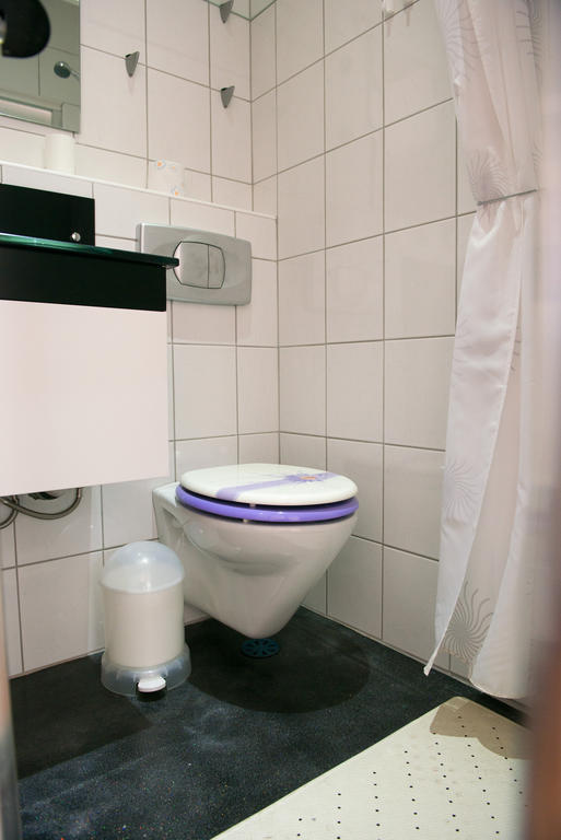 Hostel M Μαριμπόρ Δωμάτιο φωτογραφία