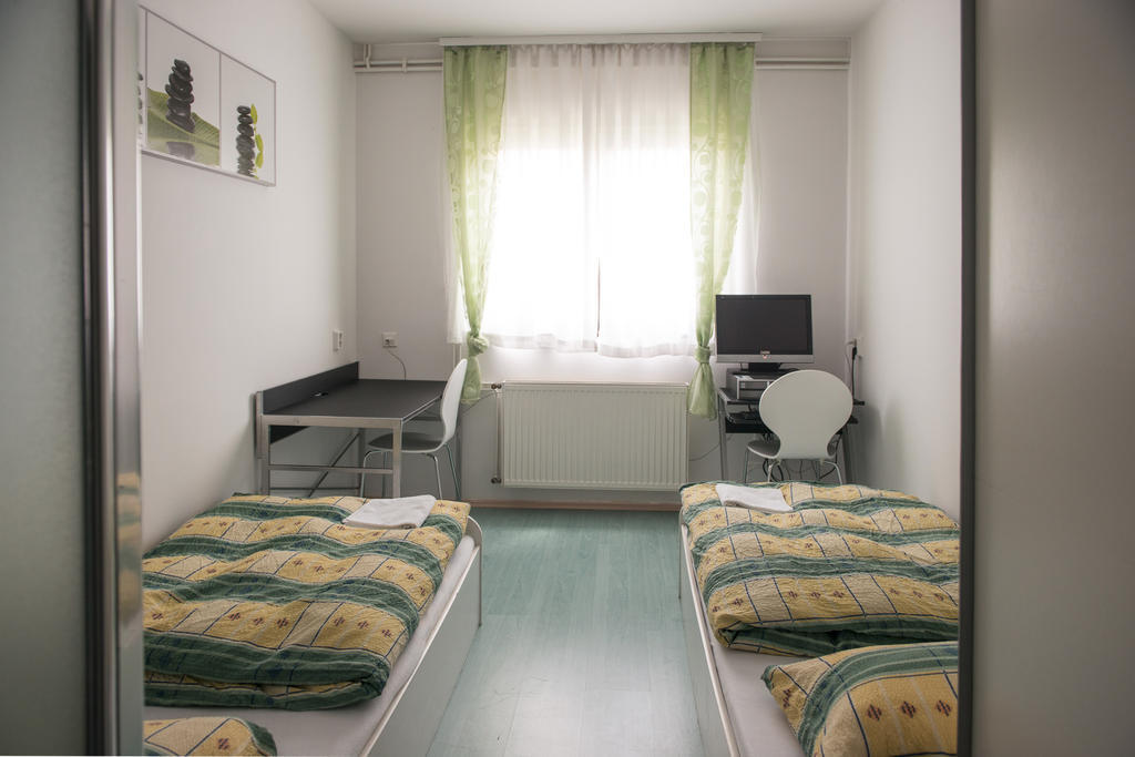 Hostel M Μαριμπόρ Δωμάτιο φωτογραφία